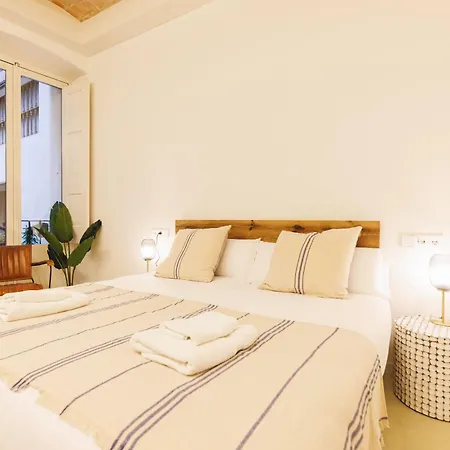 Bravissimo Mercaders 3, Old Town Oasis