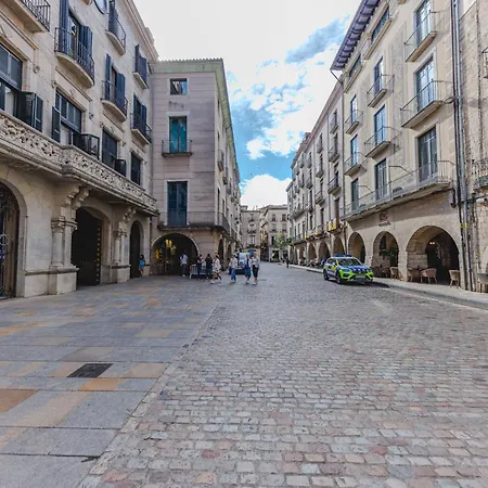 Bravissimo Mercaders 3, Old Town Oasis Apartment *