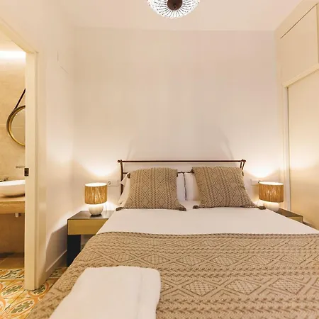 Bravissimo Mercaders 3, Old Town Oasis